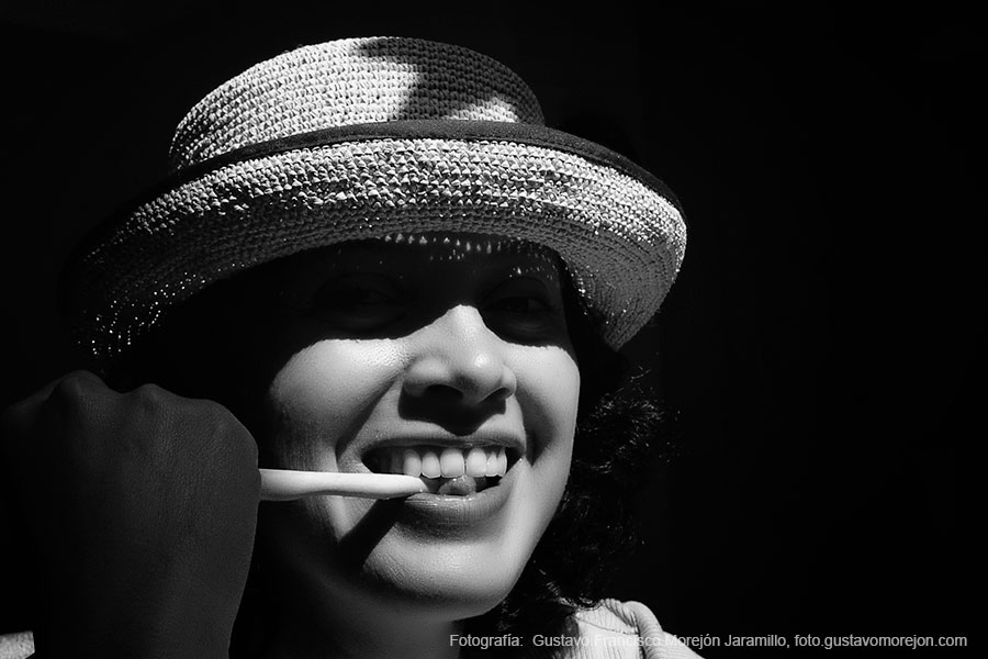 Fotografías de personas, incluyendo retratos y fotografías de eventos relacionados con el ser humano.